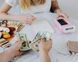 بهترین بیمه بازنشستگی برای زنان خانه دار کدام است؟