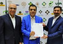 حنجره ی مصطفی فیروزی مجری صدا و سیما توسط بیمه ی کار آفرین بیمه شد.